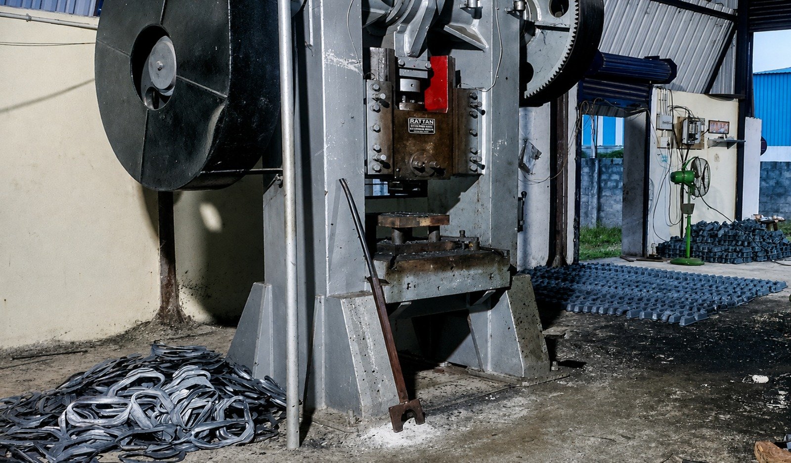 Industrial conveyor system